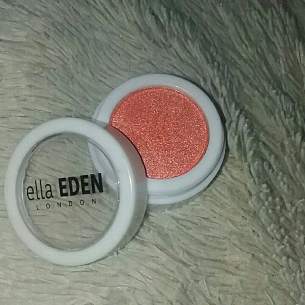 Shimmery Eye Shadow